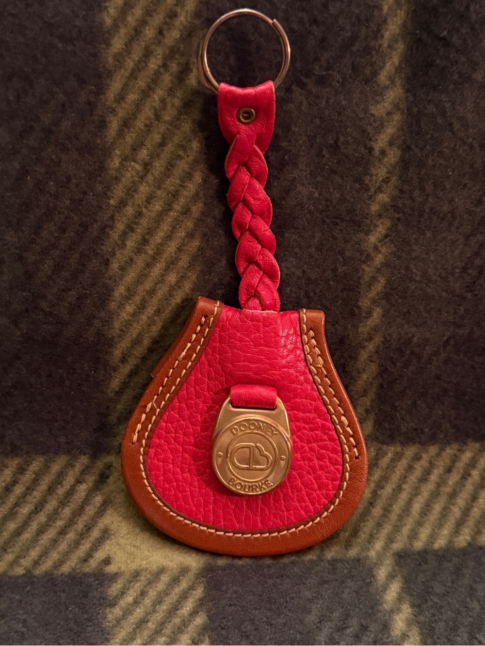 Dooney and Bourke KF0 horseshoe keychain